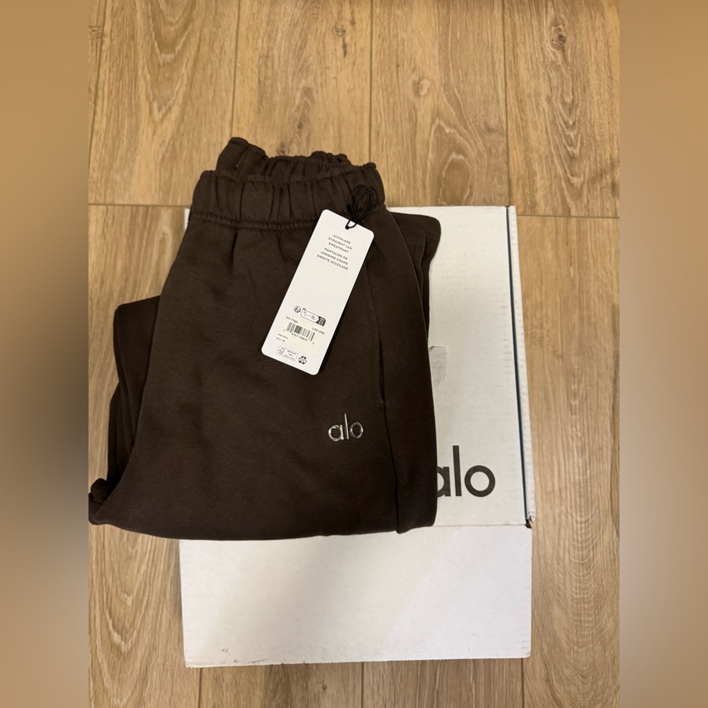 ALO Yoga Accolade Straight Leg Sweatpant Xsmall Color: Espresso NWT